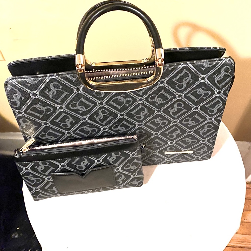 14.5” W x 11” H x 4” D